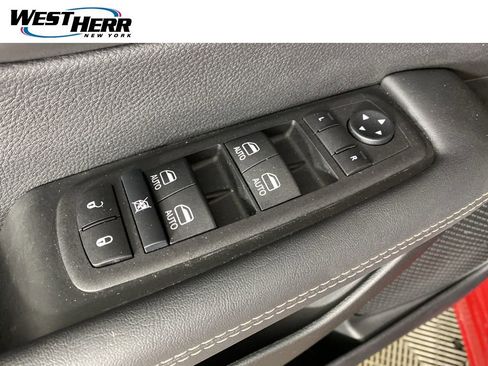 Used 2026 Chrysler Pacifica Select AWD/4WD image 11