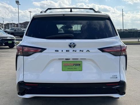 Used 2021 Toyota Sienna XSE image 5
