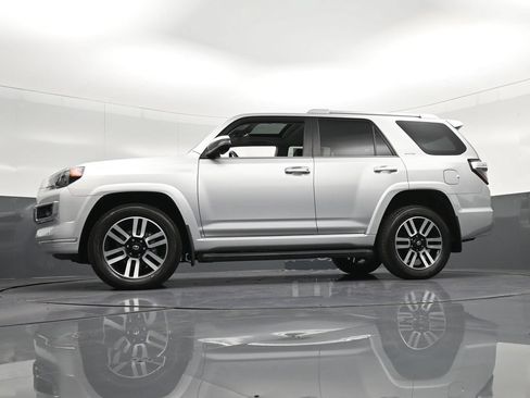 Used 2024 Toyota 4Runner Limited AWD/4WD image 31