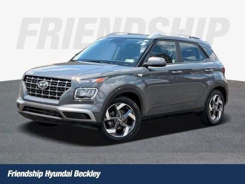 Used 2025 Hyundai Venue SEL FWD image 1