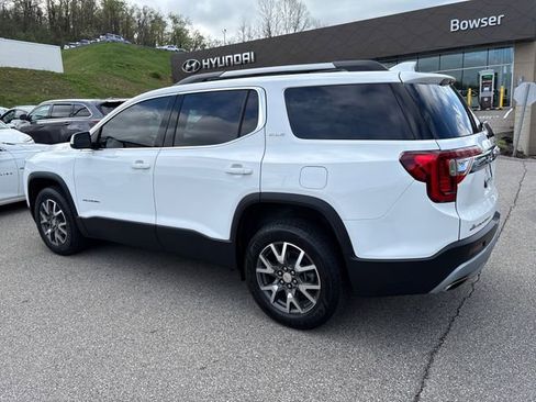 Used 2023 GMC Acadia SLE w/ Driver Convenience Package image 3