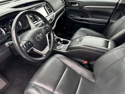 Used 2017 Toyota Highlander Limited AWD/4WD image 10