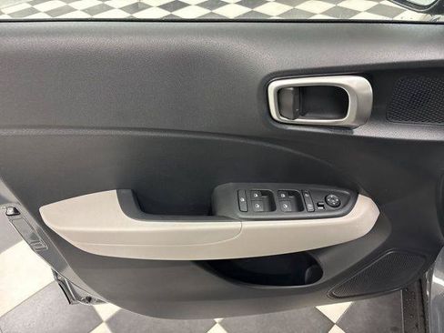 Used 2026 Hyundai Venue SEL FWD image 6