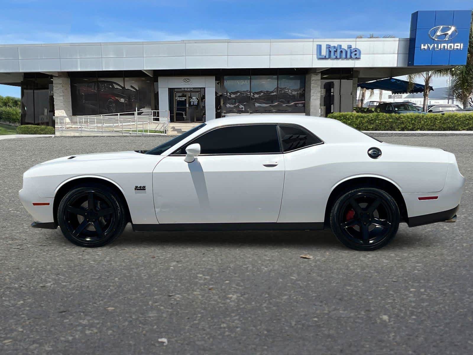 Used 2016 Dodge Challenger R/T w/ Driver Convenience Group RWD image 6