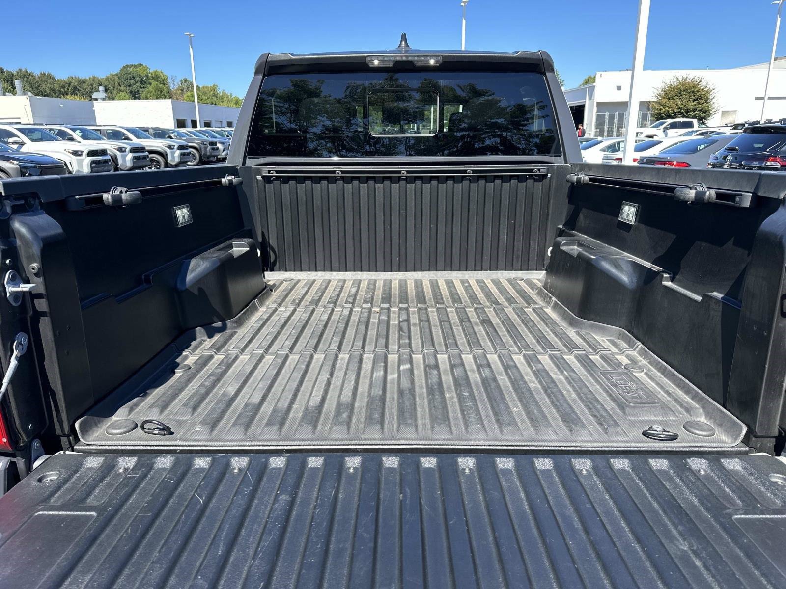 Used 2024 Toyota Tacoma SR5 AWD/4WD image 9
