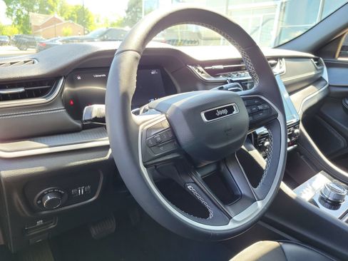 Used 2023 Jeep Grand Cherokee L Laredo AWD/4WD image 11