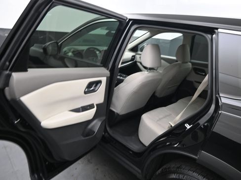 Used 2025 Nissan Rogue SV FWD image 16