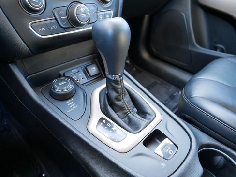 Used 2017 Jeep Cherokee Limited w/ Trailer Tow Group image 24