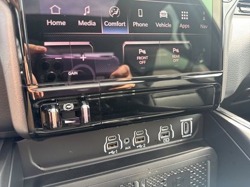 New 2026 RAM 1500 Laramie AWD/4WD image 9