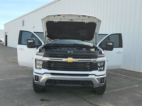 Used 2024 Chevrolet Silverado 2500 LT w/ Convenience Package AWD/4WD image 10