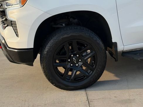 Used 2025 Chevrolet Silverado 1500 LT Trail Boss w/ Convenience Package II AWD/4WD image 9