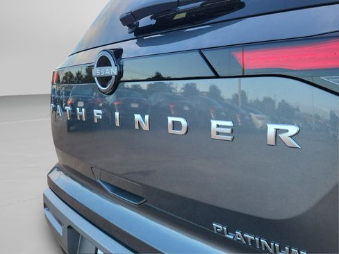 New 2025 Nissan Pathfinder Platinum image 7