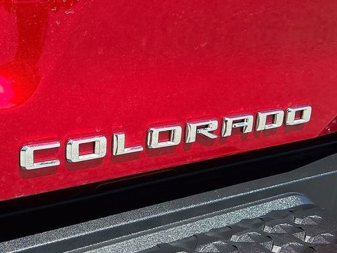 Used 2025 Chevrolet Colorado Z71 w/ Technology Package AWD/4WD image 10