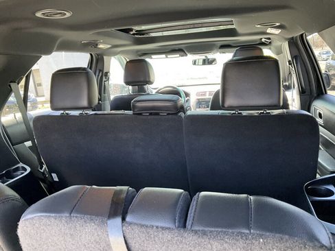 Used 2016 Ford Explorer XLT w/ Equipment Group 202A AWD/4WD image 13