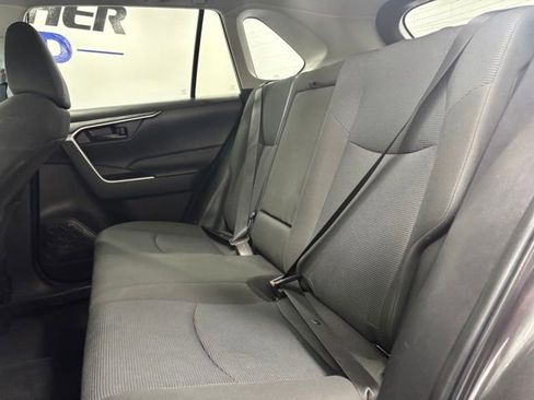 Used 2022 Toyota RAV4 LE FWD image 9