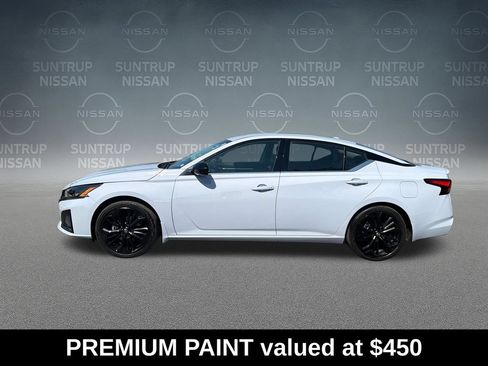 Used 2025 Nissan Altima 2.5 SR FWD image 2