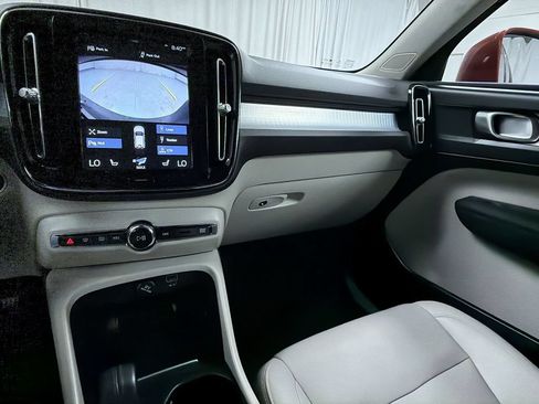 Used 2019 Volvo XC40 T4 Momentum FWD image 21
