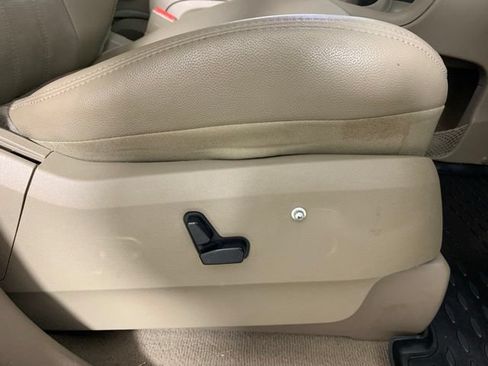 Used 2012 Chrysler Town & Country Touring-L w/ Premium Group FWD image 21