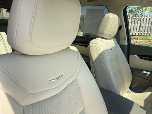Used 2023 Cadillac XT6 Premium Luxury w/ Technology Package AWD/4WD image 35