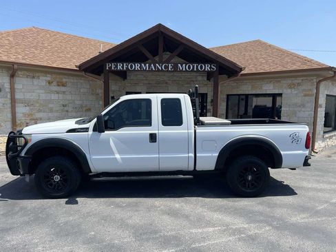 Used 2011 Ford F250 XL AWD/4WD image 2