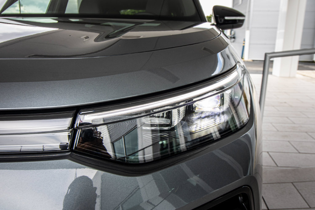 New 2026 Volkswagen Tiguan SE R-Line FWD image 8