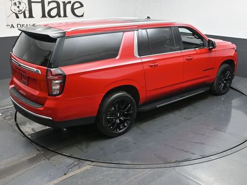 Used 2022 Chevrolet Suburban LT w/ LT Signature Plus Package image 42