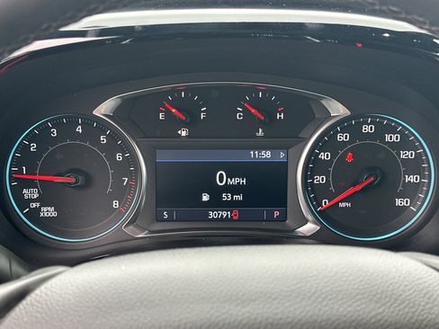 Used 2023 Chevrolet Traverse LT image 28