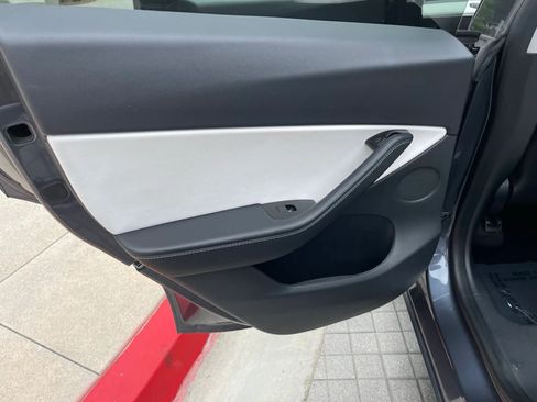 Used 2024 Tesla Model Y Long Range RWD image 25
