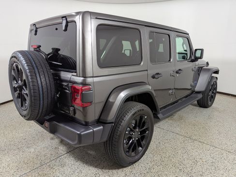 Used 2025 Jeep Wrangler Unlimited Sahara AWD/4WD image 7
