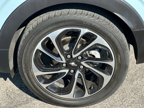 Used 2022 Chevrolet Bolt EUV Premier w/ Sun & Sound Package FWD image 23