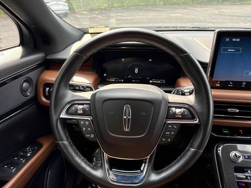 Used 2023 Lincoln Nautilus Reserve w/ Equipment Group 201A AWD/4WD image 17
