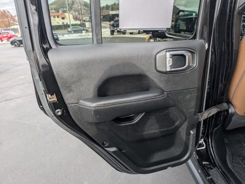 Used 2020 Jeep Gladiator Overland image 12