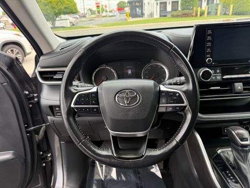 Used 2022 Toyota Highlander LE image 13