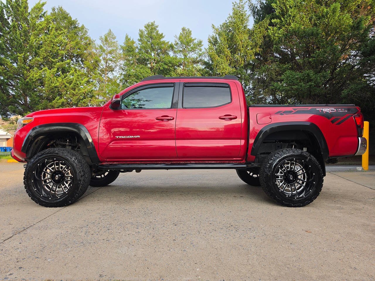 Used 2019 Toyota Tacoma TRD Off-Road AWD/4WD image 2