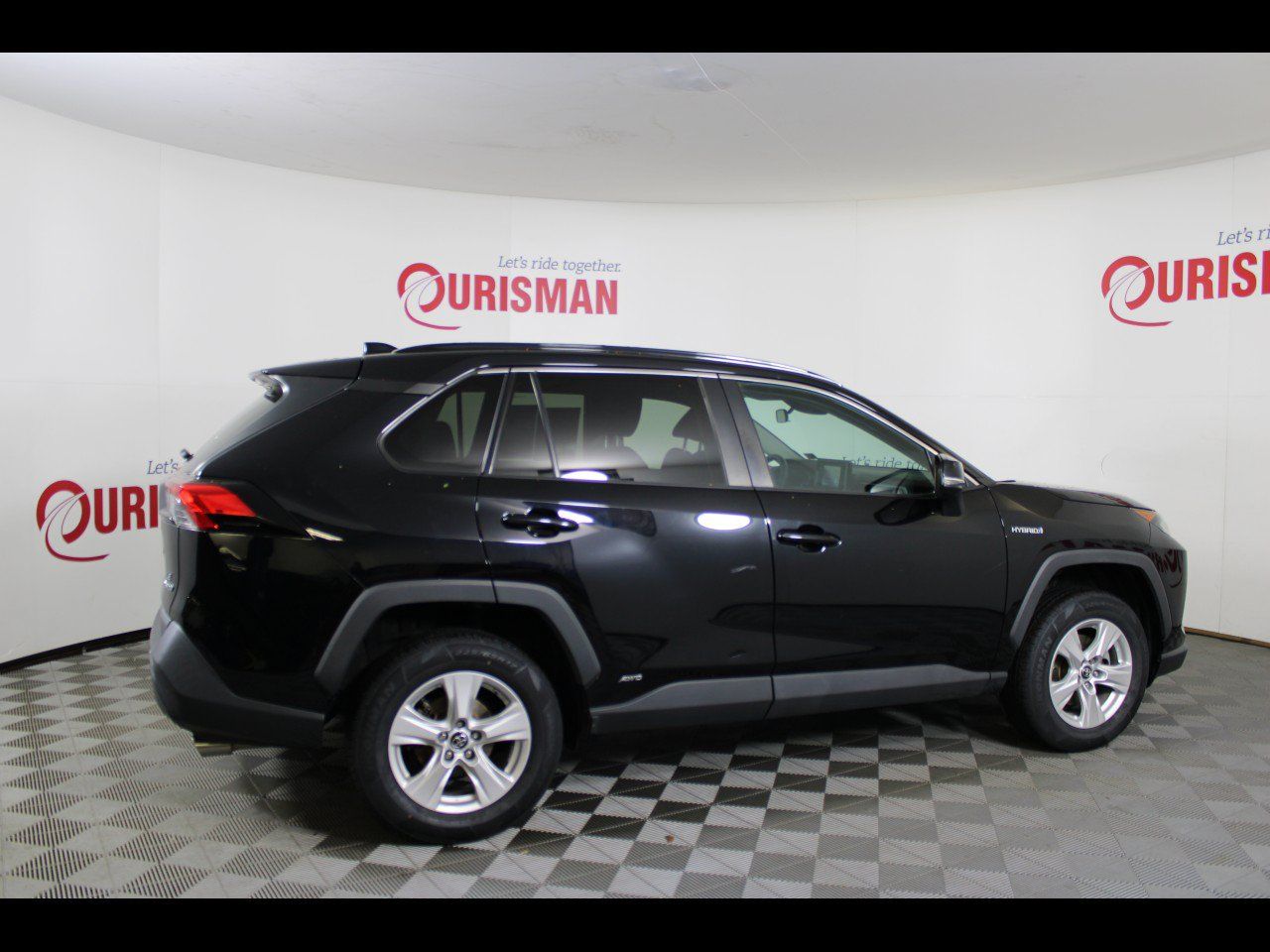 Used 2020 Toyota RAV4 LE w/ Carpet Mat Package AWD/4WD image 9