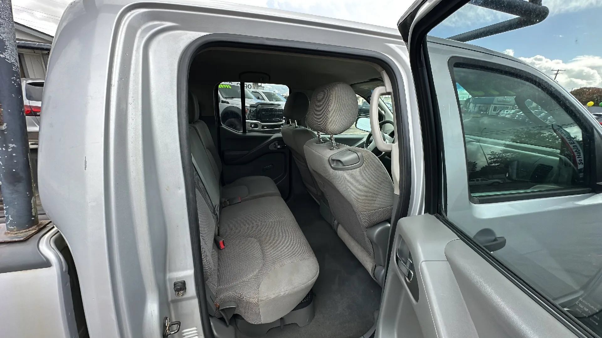 Used 2008 Nissan Frontier SE w/ Tow Hitch Pkg AWD/4WD image 12