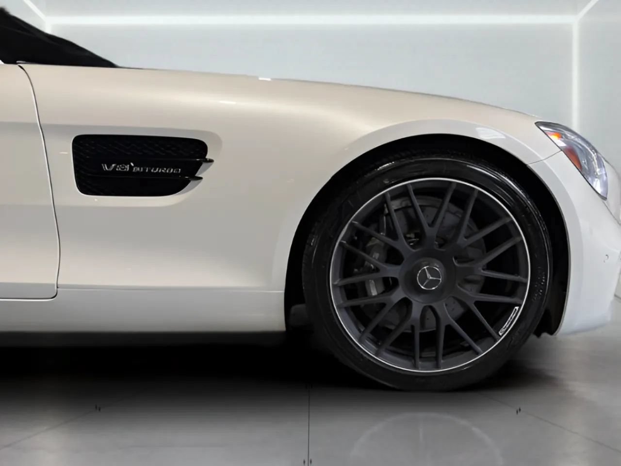 Used 2018 Mercedes-Benz AMG GT Roadster image 17