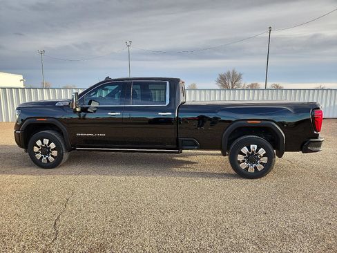 Used 2024 GMC Sierra 3500 Denali w/ Technology Package image 2