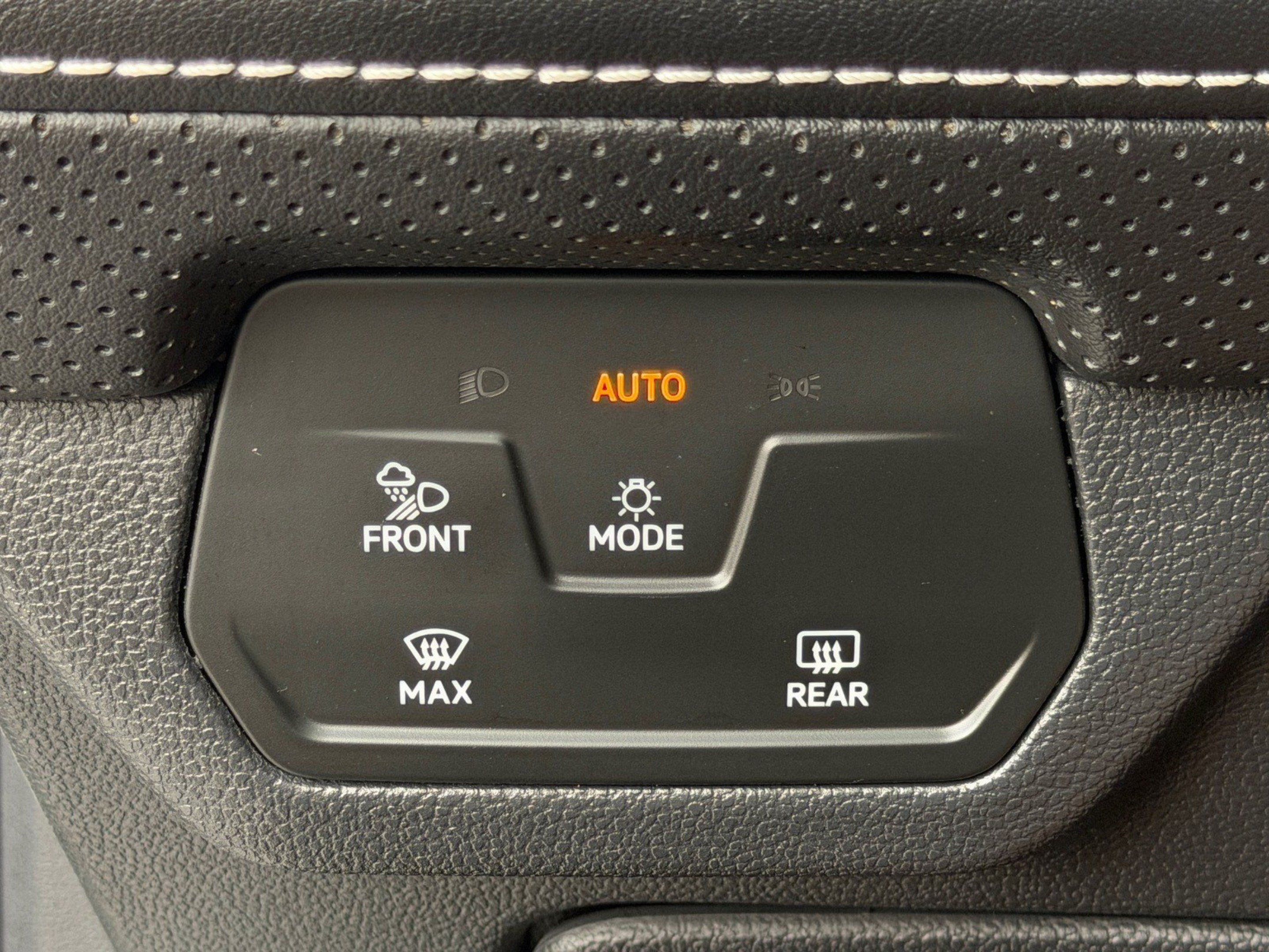 Used 2024 Volkswagen Atlas SE FWD image 22
