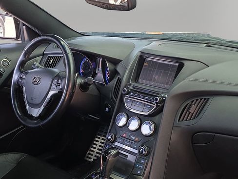 Used 2014 Hyundai Genesis 3.8 RWD image 24