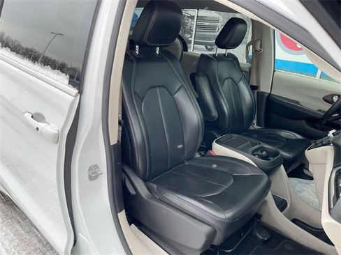Used 2020 Chrysler Voyager Lxi image 26