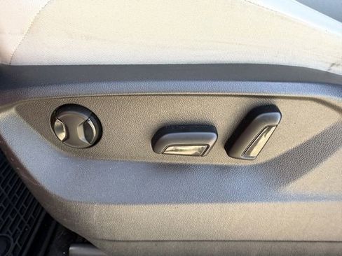 Used 2018 Volkswagen Tiguan SEL image 27