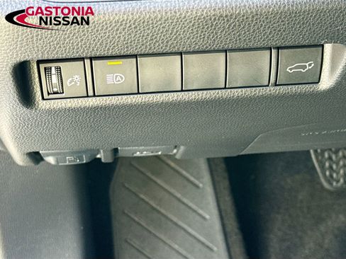 Used 2023 Toyota RAV4 XLE Premium FWD image 11
