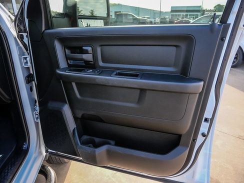 Used 2024 RAM 3500 Tradesman w/ Chrome Appearance Group AWD/4WD image 19