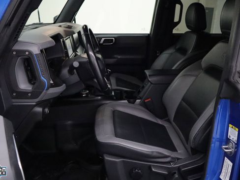 Used 2022 Ford Bronco Black Diamond image 14