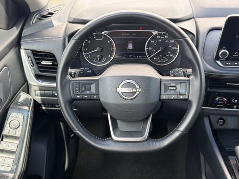 Used 2025 Nissan Rogue SV AWD/4WD image 11