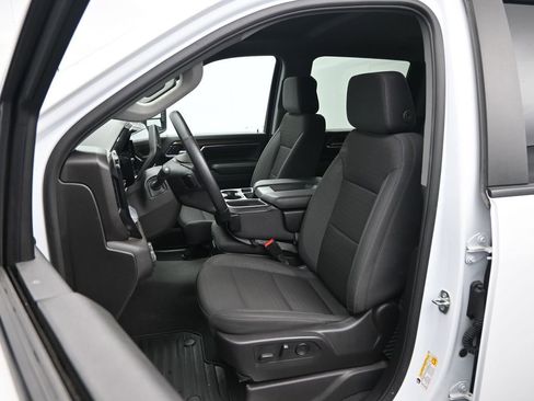 Used 2024 Chevrolet Silverado 2500 LT w/ Convenience Package image 24