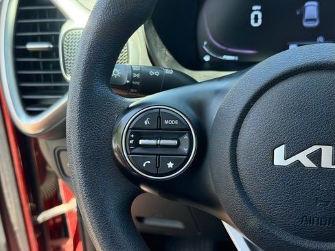 Used 2023 Kia Soul LX w/ LX Technology Package FWD image 20