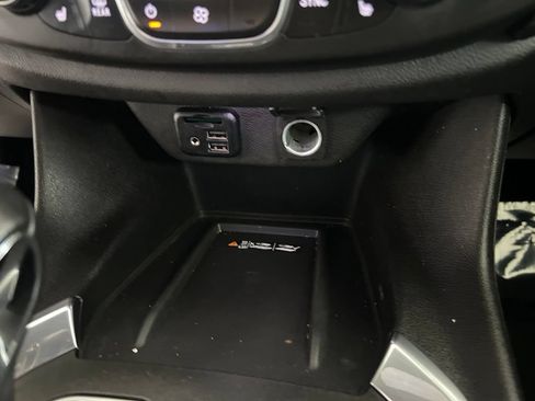 Used 2023 Chevrolet Traverse RS FWD image 52