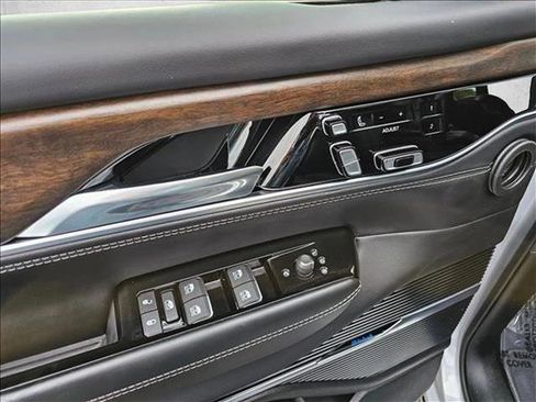Used 2023 Jeep Grand Wagoneer 4WD w/ Flexible Seating Group image 18